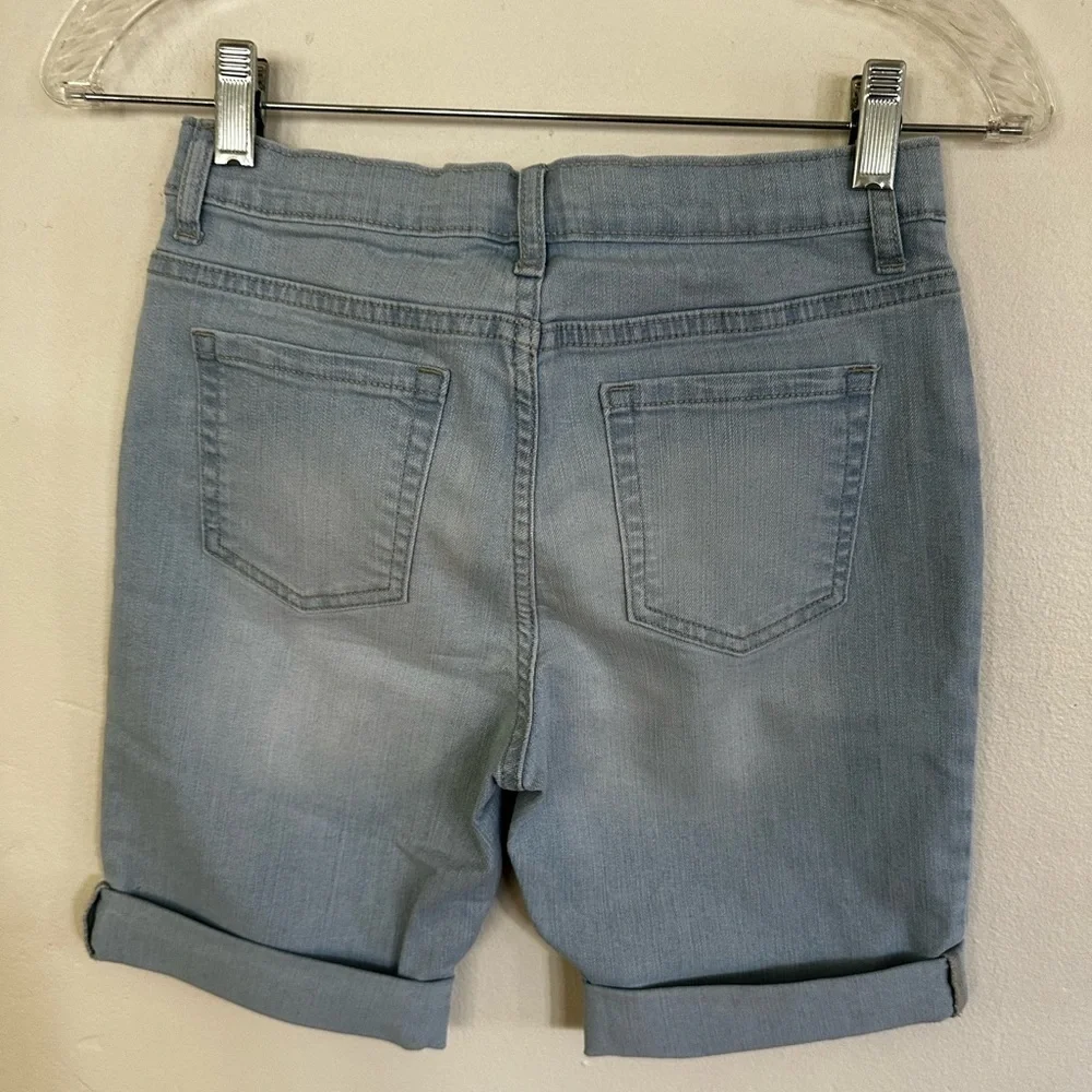 The children place Bermuda pants NWT